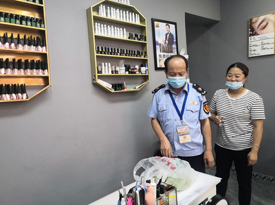 播州區(qū)市場監(jiān)管局強化監(jiān)管，專項檢查覆蓋不合格化妝品與服裝銷售